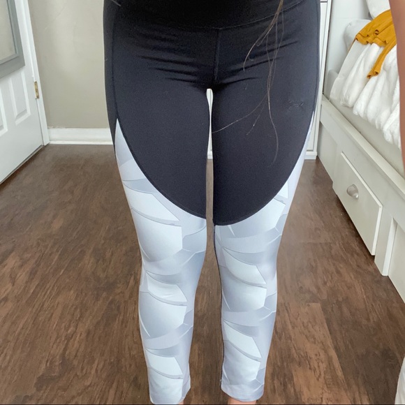 XS UNDER ARMOUR LEGGINGS - Picture 2 of 6
